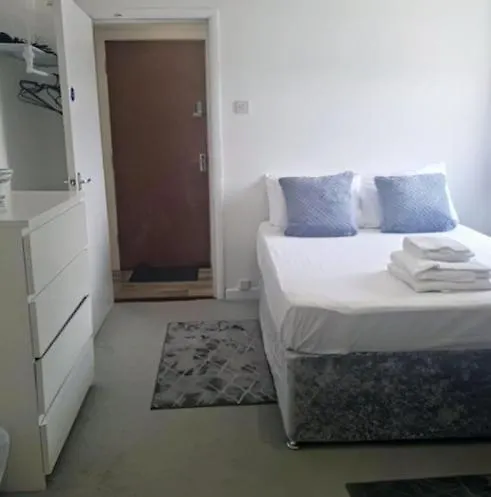 Sleepy Snug Apartment Swansea 0*,  United Kingdom